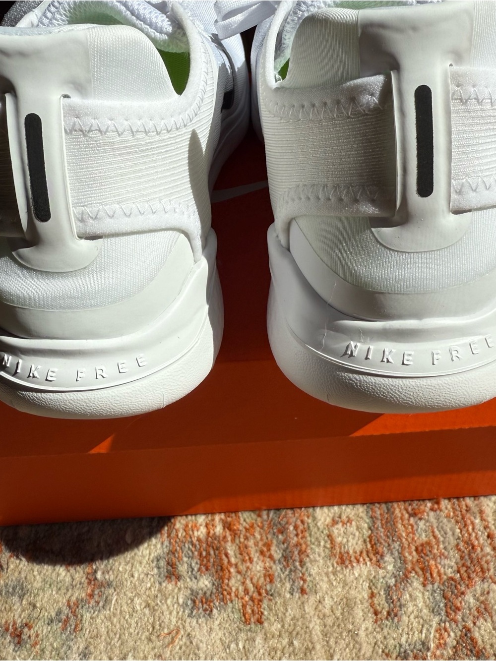 NWT brand new in box Nike White Freerun Flyknit Training Sneakers size 7.5 - Picture 5 of 10
